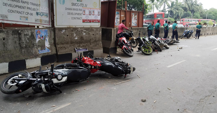 ঢাবিতে ঢুকতে গিয়ে ছাত্রলীগের বাধার মুখে পিছু হটলো ছাত্রদল