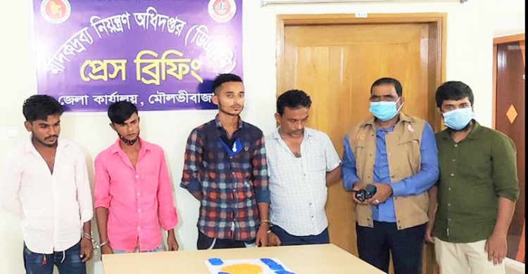 ক্রেতা সেজে ইয়াবাসহ ৪ ব্যবসায়ীকে আটক
