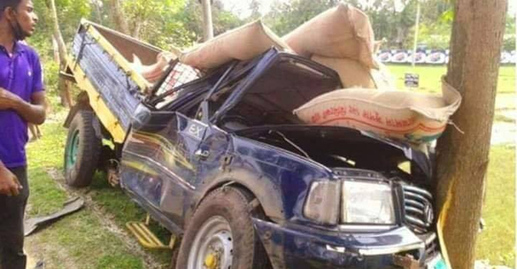 চাল বোঝাই পিকআপের ধাক্কায় প্রাণ গেল দু’জনের