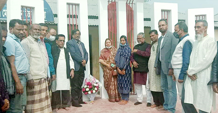 ছাত্রীর কৃতিত্বে ভবন পেল বিদ্যালয়