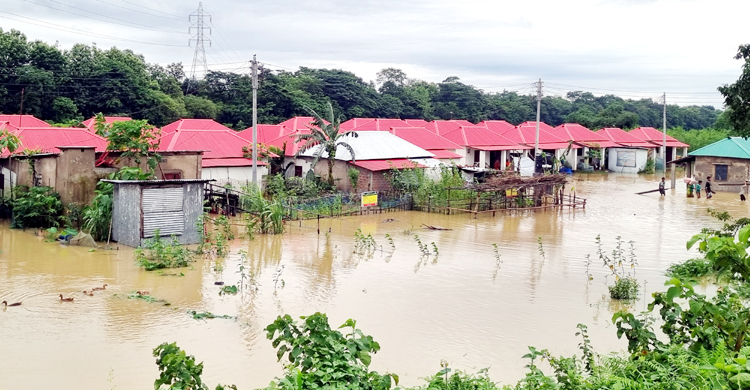 মৌলভীবাজারে বন্যার আরও অবনতি
