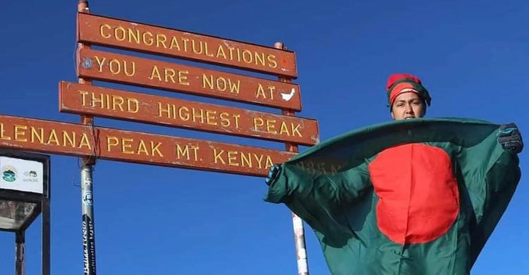 Microbus kills mountaineer Reshma