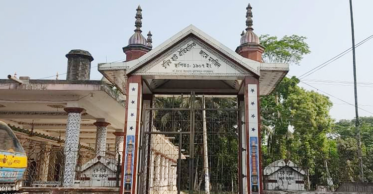 বঙ্গভঙ্গের ইতিহাস বহন করছে ঐতিহ্যবাহী মসজিদটি