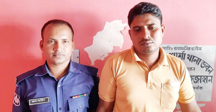 এমপির ঘেরে মাছ চুরির সময় হাতেনাতে আটক যুবক