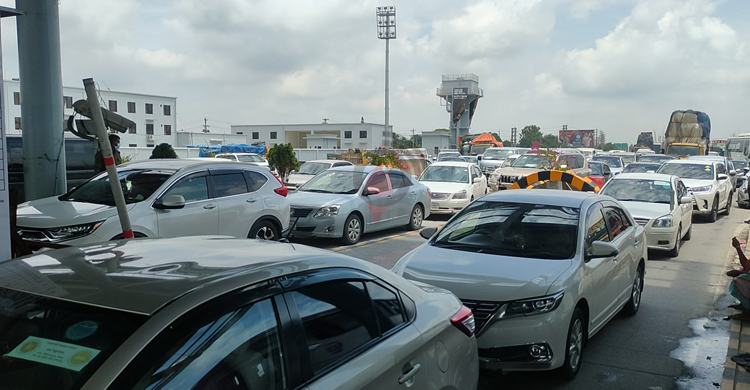 এক্সপ্রেসওয়ের টোল আদায়, ধলেশ্বরীতে যানবাহনের দীর্ঘজট