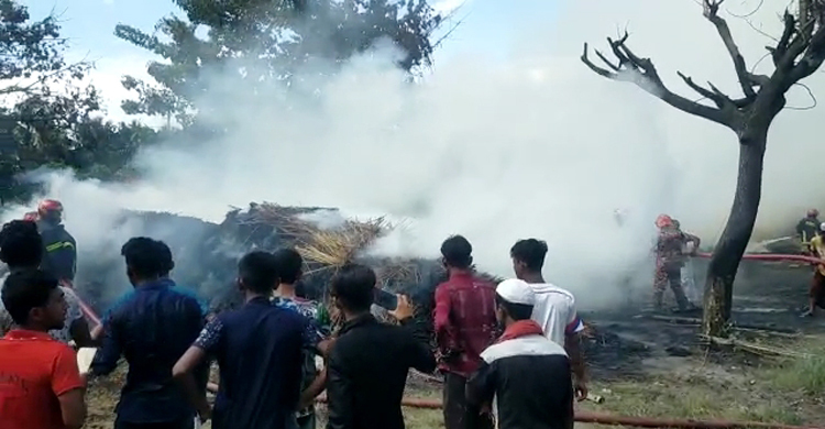 মুন্সিগঞ্জে সিগারেটের আগুনে পুড়লো ৭ লাখ টাকার পাটখড়ি