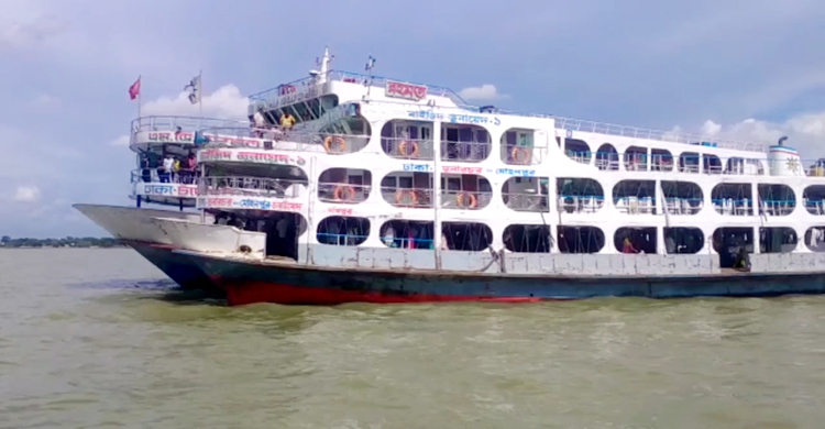 চলন্ত লঞ্চ থেকে মায়ের ঝাঁপ, বাঁচাতে লাফিয়ে পড়ে নিখোঁজ ছেলে