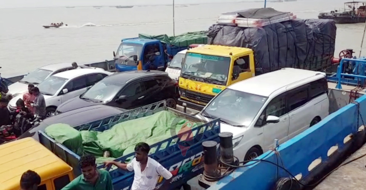 শিমুলিয়া ঘাটে বেড়েছে ব্যক্তিগত গাড়ির চাপ