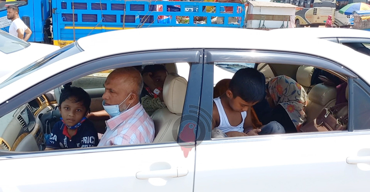 শিমুলিয়া ঘাটে বেড়েছে ব্যক্তিগত গাড়ির চাপ