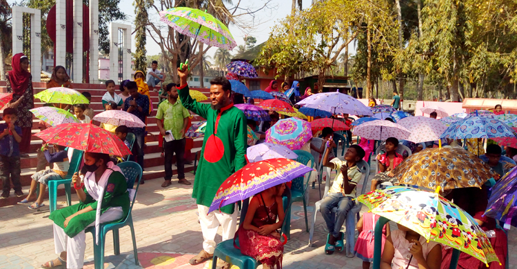 বঙ্গবন্ধুর ১০২তম জন্মবার্ষিকীতে ১০২ শিশুকে ছাতা উপহার