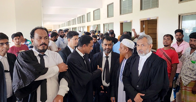 পুলিশ-সরকার দলীয় কর্মীদের বিরুদ্ধে মামলার আবেদন