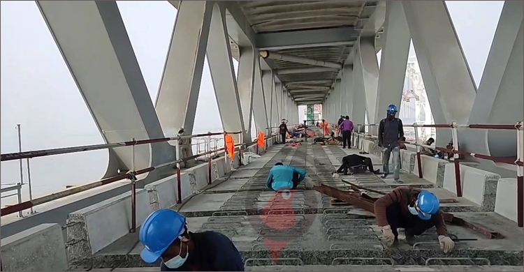 নিবন্ধন জটিলতায় টিকার অপেক্ষায় পদ্মা সেতুর ২ হাজার শ্রমিক