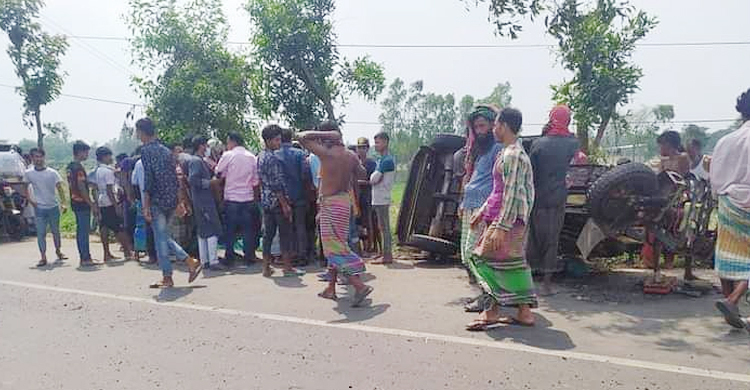 নসিমন উল্টে নারী শ্রমিক নিহত, আহত ১২