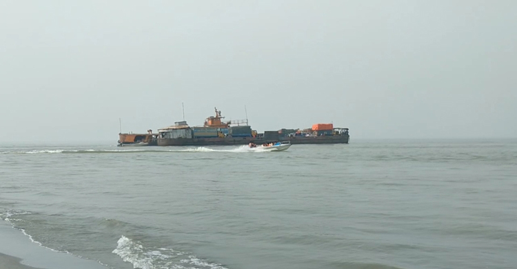 সাড়ে ৪ ঘণ্টা পর শিমুলিয়া-বাংলাবাজারে ফেরি চলাচল শুরু