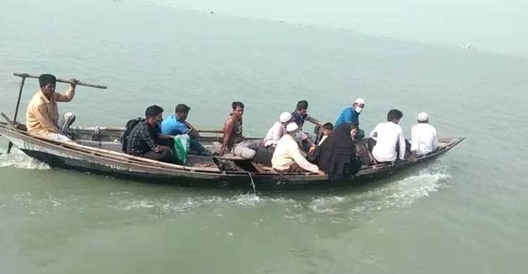 পদ্মায় এবার চালকসহ ১৮ ট্রলার আটক, জরিমানা ১৬ হাজার