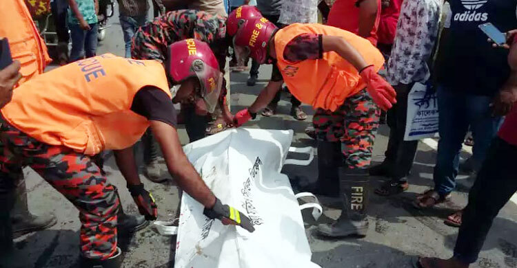 একই সড়কে বাবার পর প্রাণ গেল ছেলের