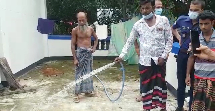 মুন্সিগঞ্জে তীব্র গতির পানির পাইপ মুখে নিয়ে আহত শিশুর মৃত্যু