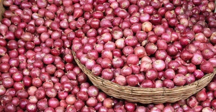 ৪০ টাকার পেঁয়াজ ৬০, ৭৯ হাজার টাকা জরিমানা