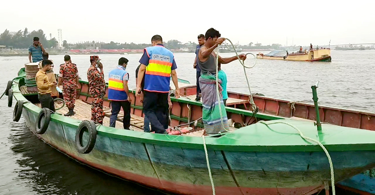 ধলেশ্বরীতে বাল্কহেড ডুবি: নিখোঁজ দুজনের সন্ধান মিলেছে