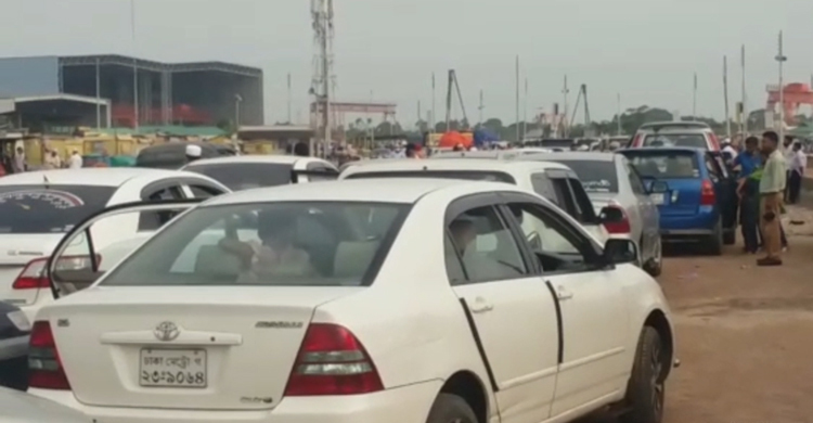 ঈদের পরদিন শিমুলিয়ায় ঘরমুখো মানুষের ঢল