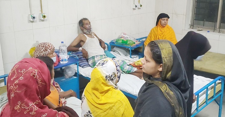 বৃদ্ধকে ডাক্তার দেখাতে গিয়ে লাশ হলেন পুত্রবধূ-নাতি