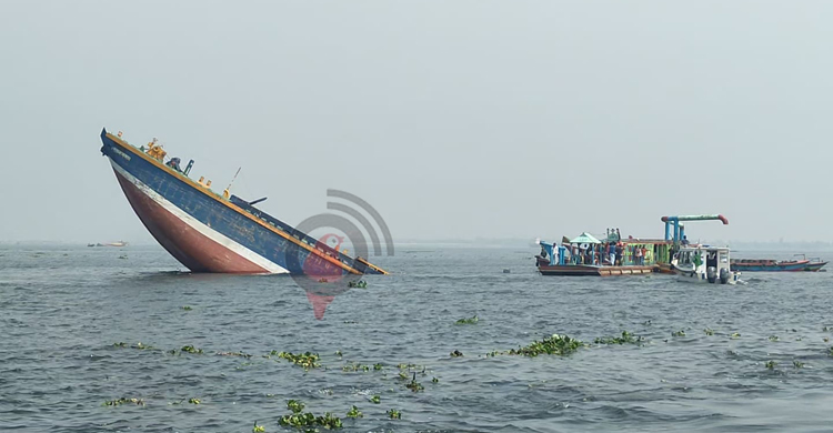মেঘনায় বাল্কহেড ডুবে নিখোঁজ শ্রমিককে উদ্ধারে অভিযান চলছে