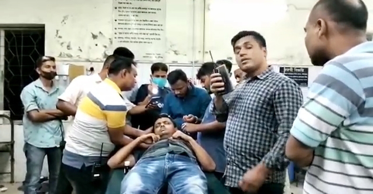 কারেন্টজাল কারখানায় গিয়ে হামলায় ৭ পুলিশ সদস্য আহত