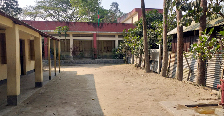 ৭ মাসের শিশুকে বিদ্যালয়ে ভর্তি!