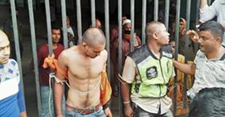 পুলিশ পরিচয়ে মানুষকে বাড়ি যেতে বলায় দুই যুবককে গণপিটুনি