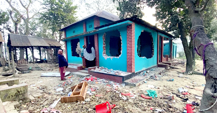 আধিপত্য বিস্তার নিয়ে বিরোধে ভাঙচুর-লুটপাট, বাড়িছাড়া ৩ পরিবার