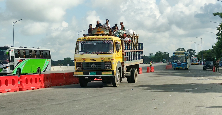 আজও যানবাহনের চাপ নেই মাওয়া টোলপ্লাজায়