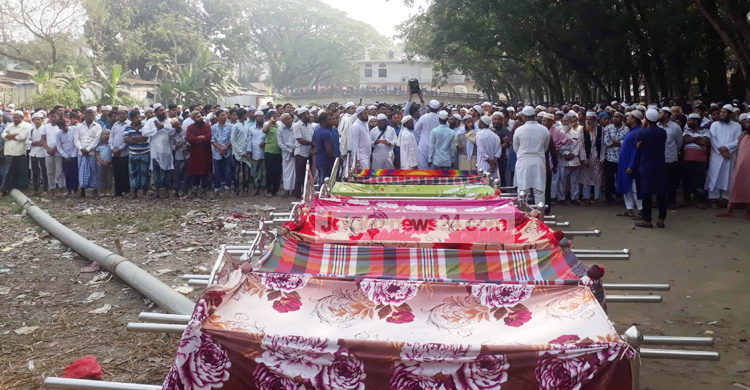 একসঙ্গে মৃত্যু, একই কবরস্থানে ৮ জনের দাফন
