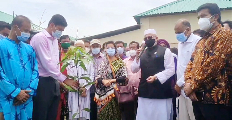 উপহারের ঘর নির্মাণে অনিয়ম বরদাশত করা হবে না : তথ্য প্রতিমন্ত্রী