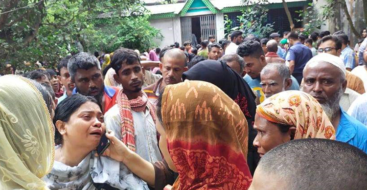 আড়াইহাজারে মা-ছেলেকে গলা কেটে খুন