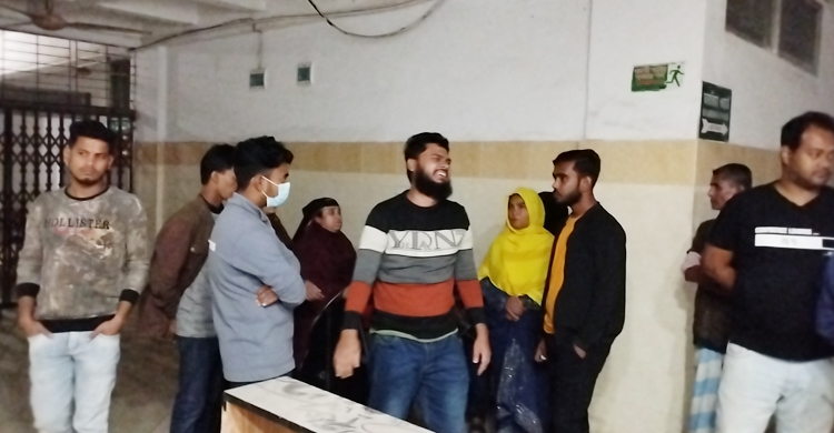 তর্কের সময় প্রতিবেশী বৃদ্ধাকে পিটিয়ে হত্যা