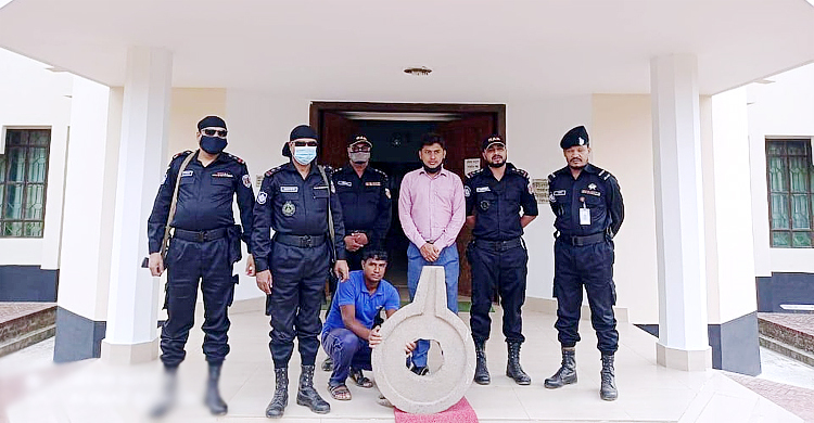 মাটির নিচে মিলল ১০৩ কেজি ওজনের শিবলিঙ্গ, দাম ৫ কোটি