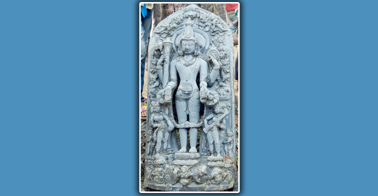 নাটোরে পুকুর খুঁড়তেই মিললো ৮০ কেজির প্রাচীন মূর্তি