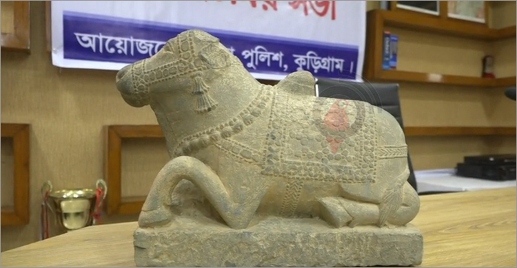 কুড়িগ্রামে মিলল ২০০ বছরের প্রাচীন গো-মূর্তি