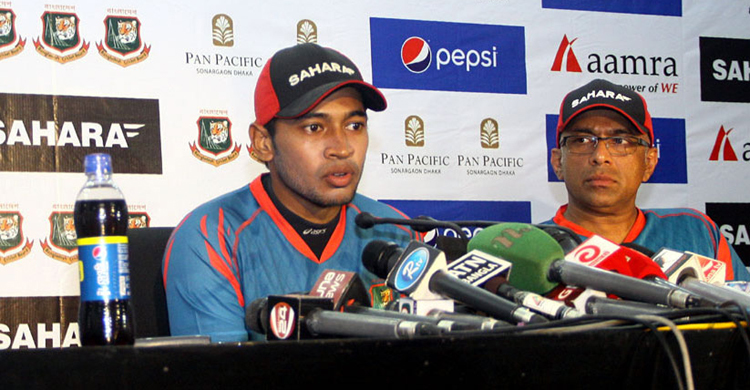সামনাসামনি না বলে মুশফিকের ব্যাপারে ‘কানপড়া’ দিতেন হাথুরু