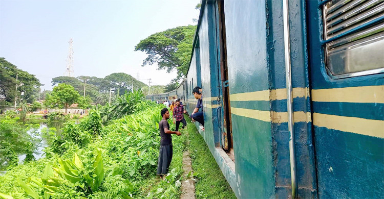 বগি লাইনচ্যুত, ময়মনসিংহের সঙ্গে ভৈরব-নেত্রকোনার যোগাযোগ বিচ্ছিন্ন