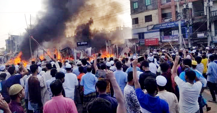 গ্যাস সিলিন্ডারের লিকেজ থেকে অগ্নিকাণ্ড, পুড়লো ২৫ দোকান