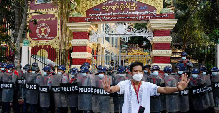 US urges Myanmar junta to yield power after protester death
