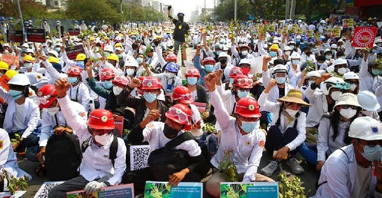 Nineteen Myanmar police seek refuge in India