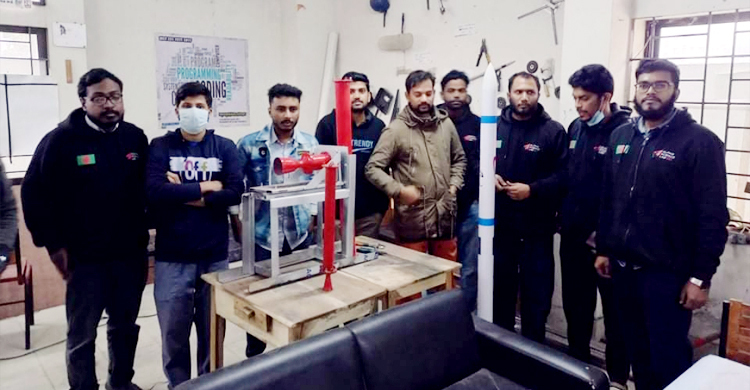 রকেট তৈরির দাবি ময়মনসিংহের একদল যুবকের