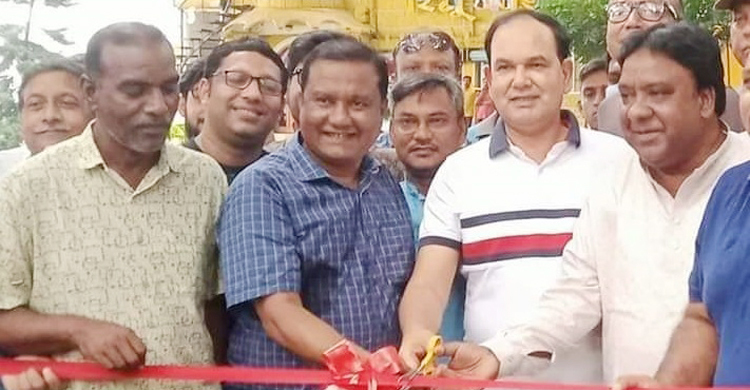 ময়মনসিংহে পুরাতন গাড়ি বেচাকেনার হাট