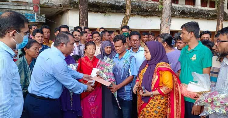 ৫০ হাজার করে পেলো ময়মনসিংহের ৮ নারী ফুটবলারের পরিবার