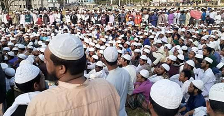 আল্লাহ ও রাসুলকে কটূক্তি করায় বিক্ষোভে উত্তাল ময়মনসিংহ