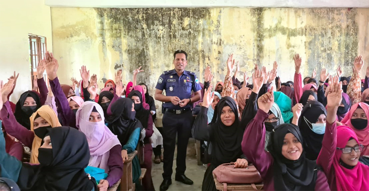 বাড়ি ছেড়ে না পালানোর শপথ ২০০ স্কুলছাত্রীর