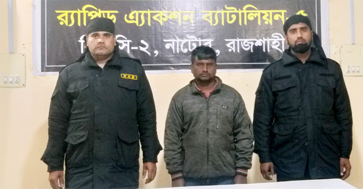 স্যান্ডেলে করে হেরোইন পাচার, নারীসহ আটক ২