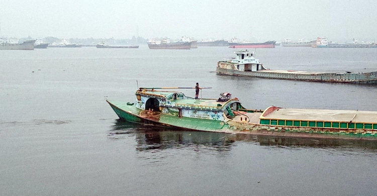 ধলেশ্বরীতে মধ্যরাতে ট্রলারে ডাকাতি, ৬ লাখ টাকা খোয়ালেন যাত্রীরা